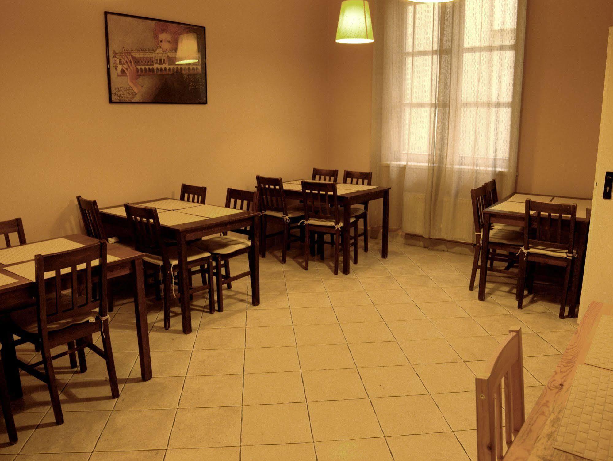 קרקוב Heynow Rooms, Apartments And Hostel In City Center מראה חיצוני תמונה